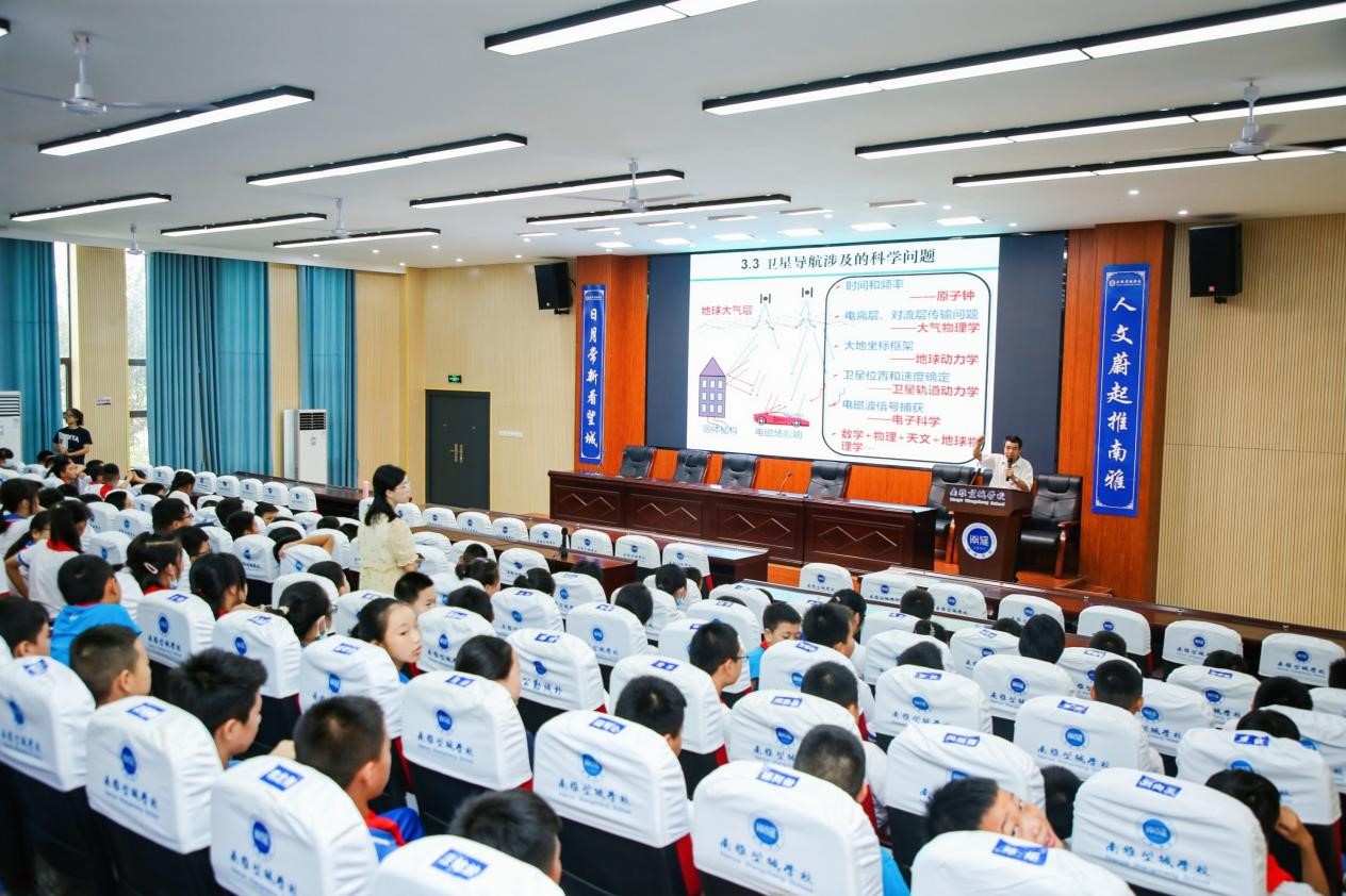 “科普大篷車”走進(jìn)南雅望城學(xué)校